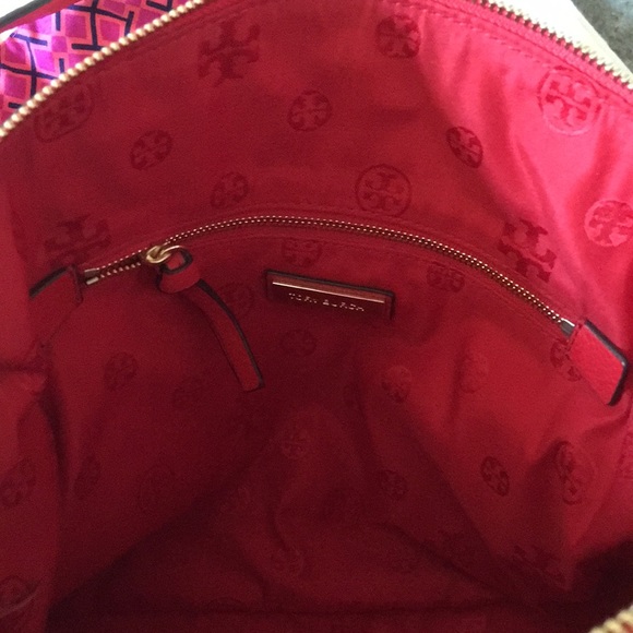 NWT Tory Burch Bombe T Medium Slouchy Satchel Red - Picture 7 of 8